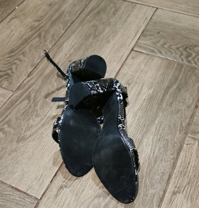 Sandałki rozm.38 nowe