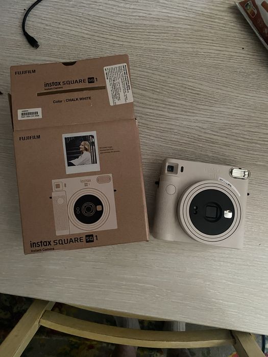 Палароід instax SQUARE SQ1