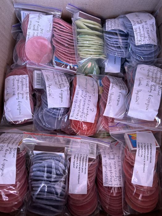 Терміново потрібен парафін або віск для виготовлення розпалювачів.