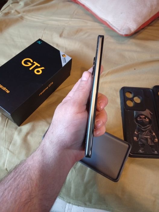 Realme GT 6  ... 8 /256