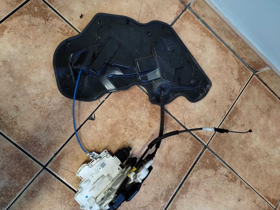 zamek tył prawy dociąg Soft Close Audi A8 D4 4H0.839.016C