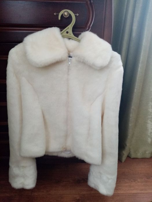 Шуба з екохутра коротка.