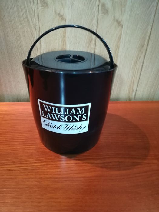 Baldes de gelo com logótipos