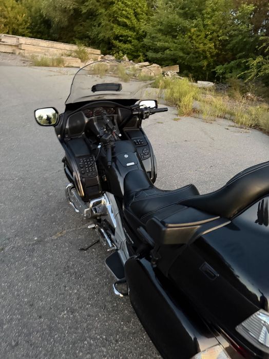 : Honda GL1800 Gold Wing (2010).