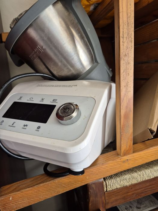 Robo de cozinha em bom estado