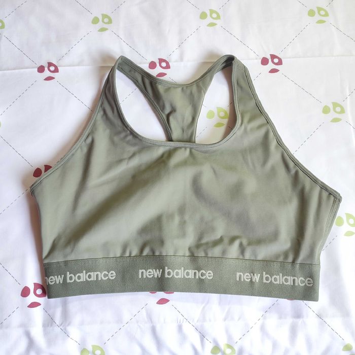 New Balance Top Desportivo Preto Suporte Médio Tecido Respirável