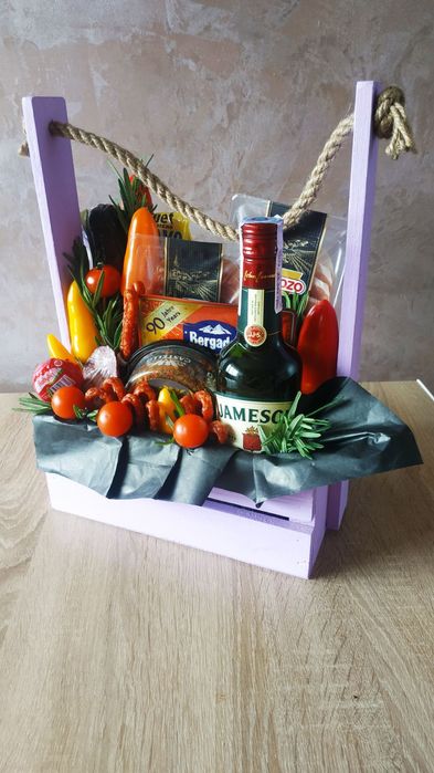 Подарочная корзина. Подарочный набор. Фруктовая корзина. Вкусный букет