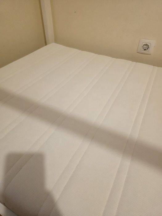 Cama de criança com colchão