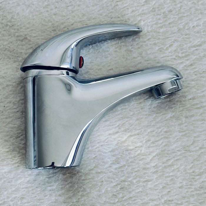 Bateria umywalkowa stojąca, dwa uchwyty