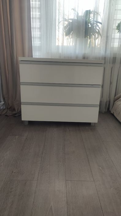 Sprzedam biała komodę