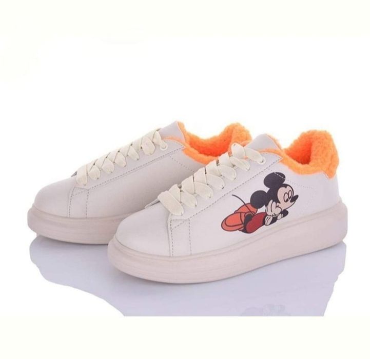 Жіночі утеплені кросівки.