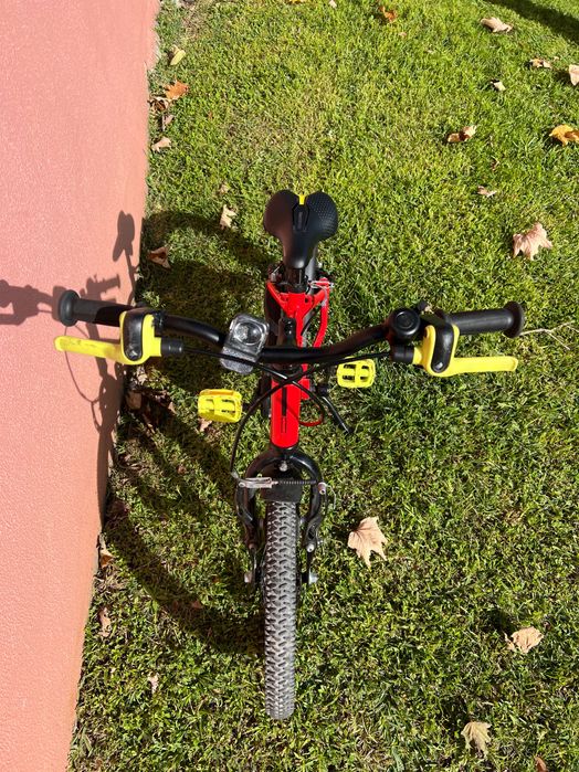 Bicicleta criança Decatlhon B-TWIN 900 roda 16 +barra aprendizagem