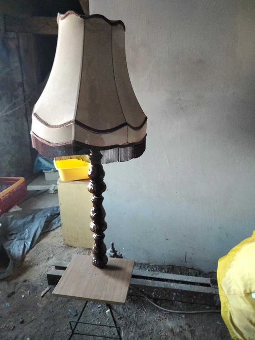 Lampa stojąca PRL w dobrym stanie