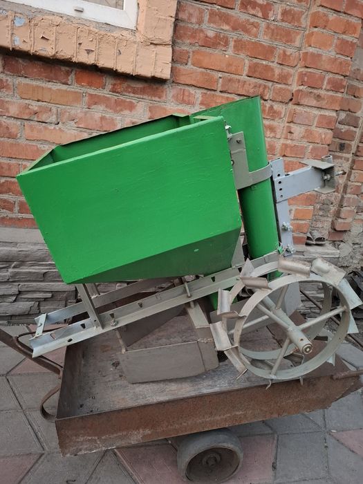 Картоплесаджалка однорядна