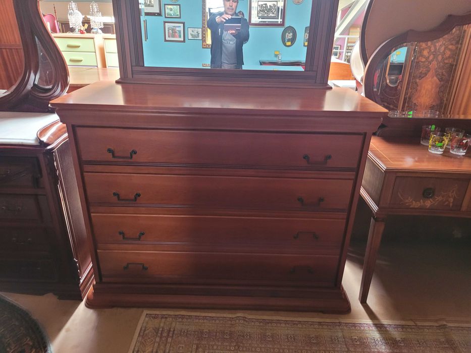 Grande cómoda em madeira maciça com espelho - Sem m