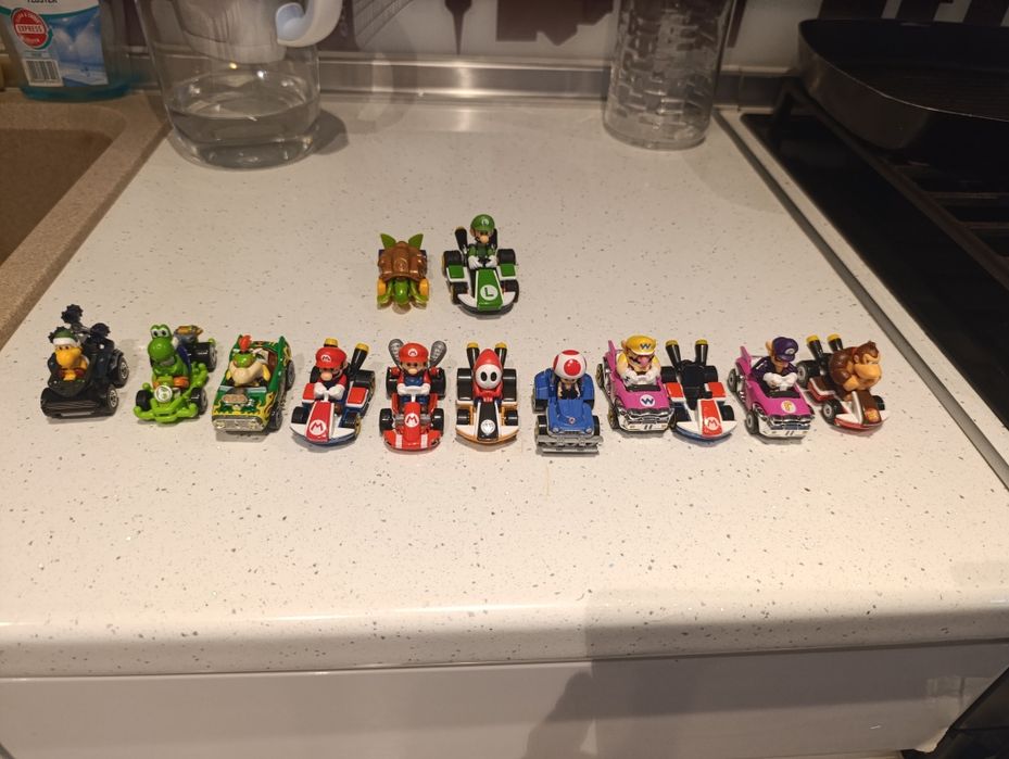 Zestaw autek Hot Wheels Mario Kart (12 sztuk) + Toad gratis