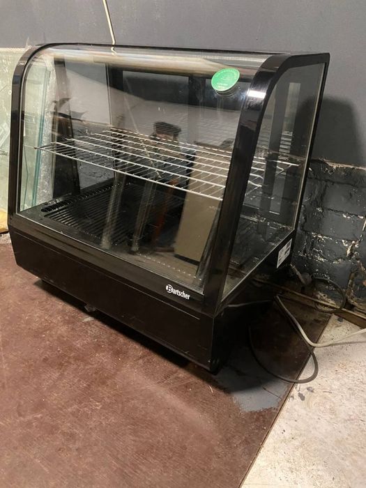 Кондитерская витрина Витрина для десертов б у Куб Витрина