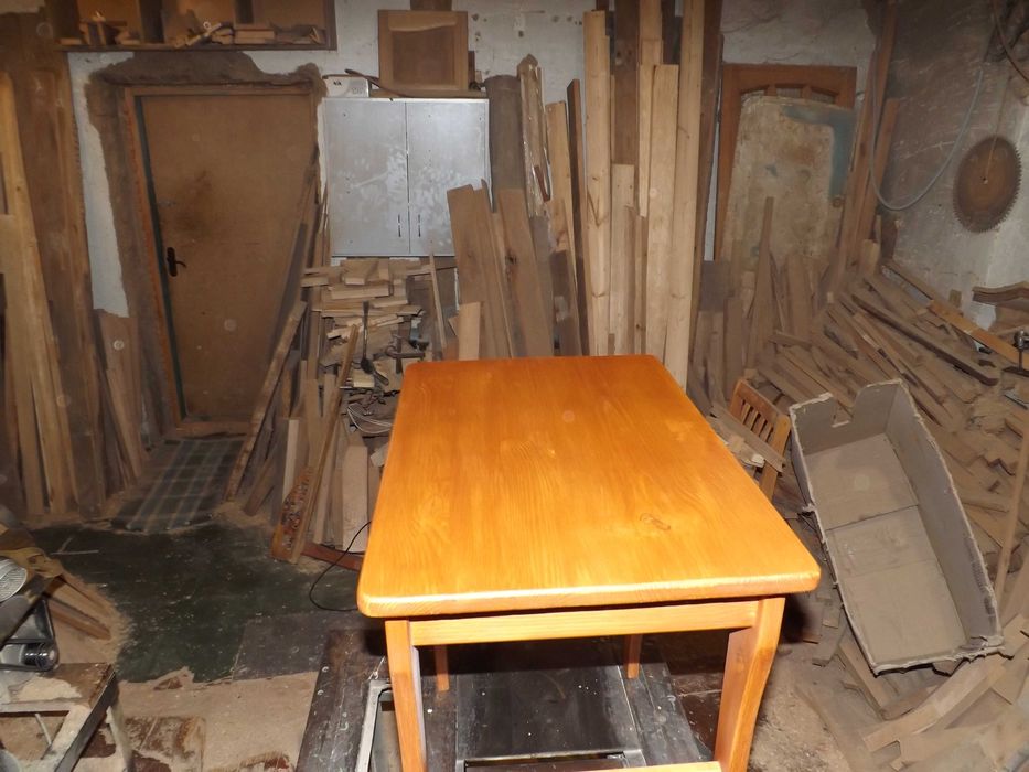 Кофейный столик из натурального дерева