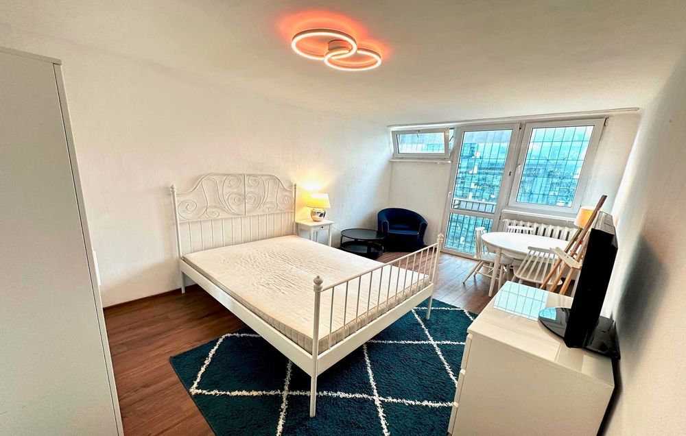 piękny pokój Grzybowska w Centrum-metro ONZ -balkon