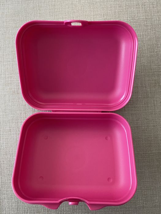 Ostra trolls tupperware Nova