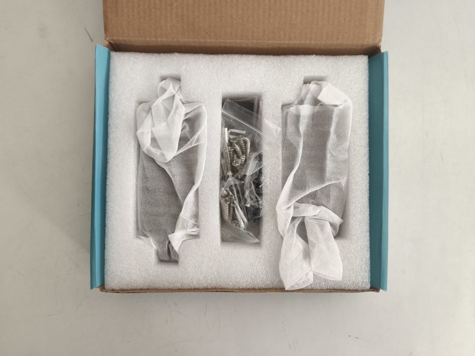 Dobradiça escondida 180°