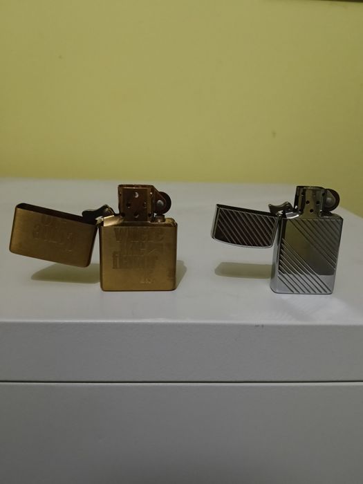 Dois Zippo pára venda