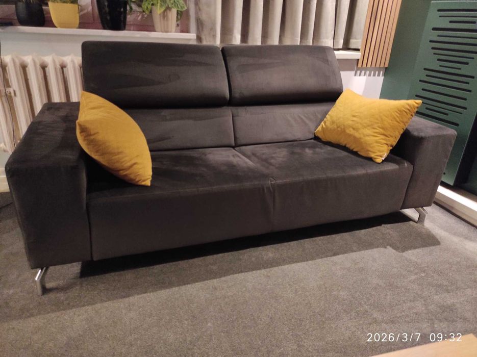Czarna sofa w bardzo dobrym stanie