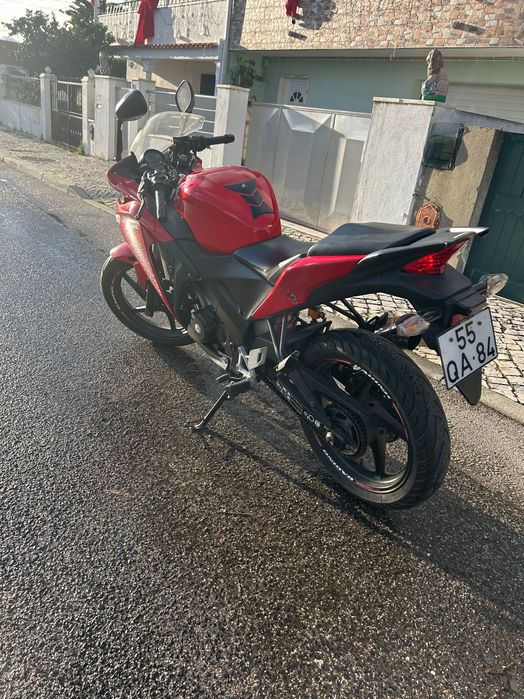 Honda CBR125 em ótimo estado