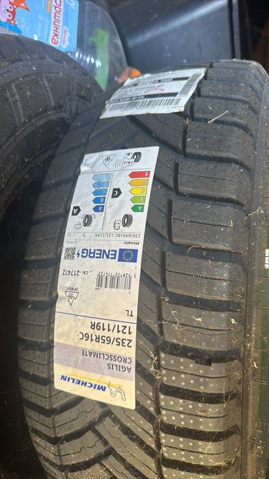 Michelin Agilis CrossClimate 235/65 R16 121/119R — всесезонні шини
