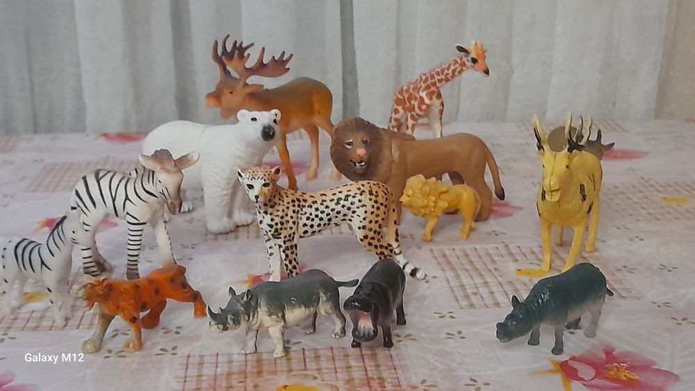 Продам набором игрушки.