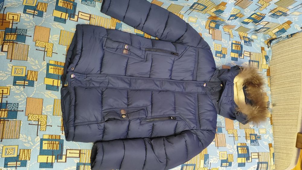 Продам стильну і теплу куртку на хлопчика