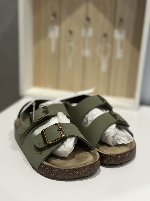 Сандалі next, нові