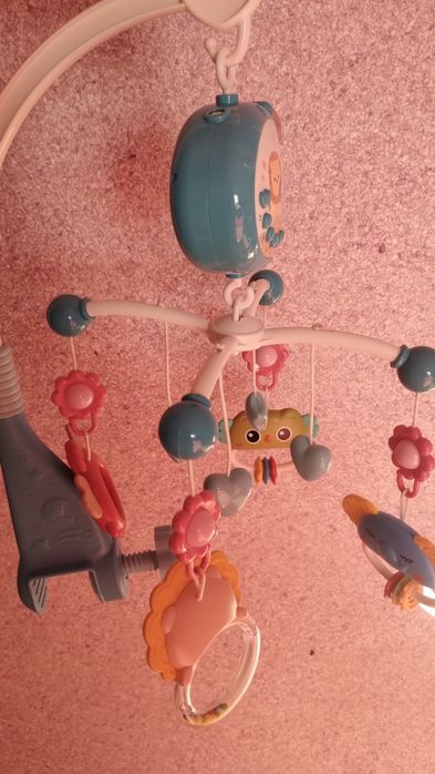 Музичний дитячій мобіль карусель