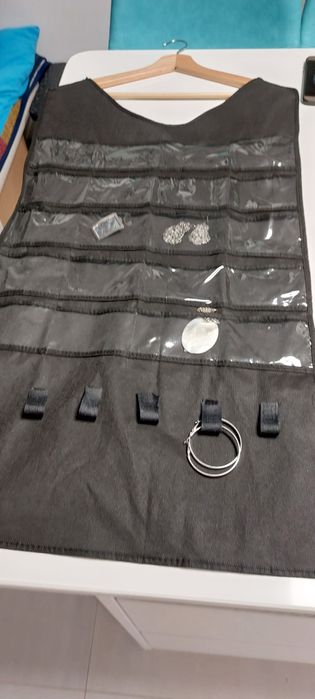 Organizer na biżuterię wielokieszeniowy