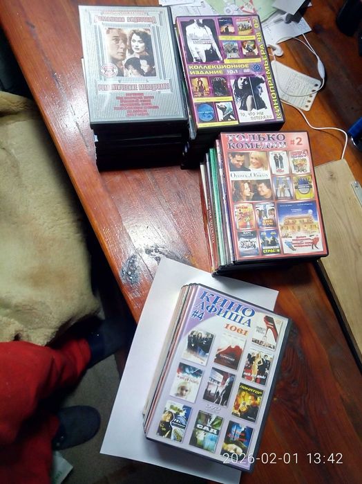 LG - DVD/CD .  DVD фільми на дисках.