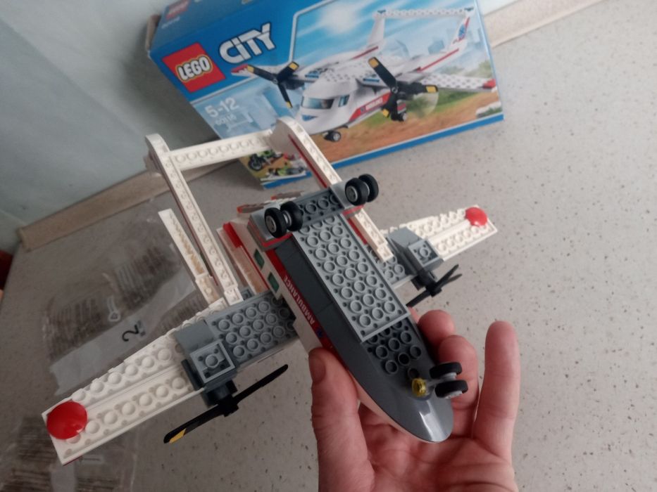Klocki lego city 60116 samolot