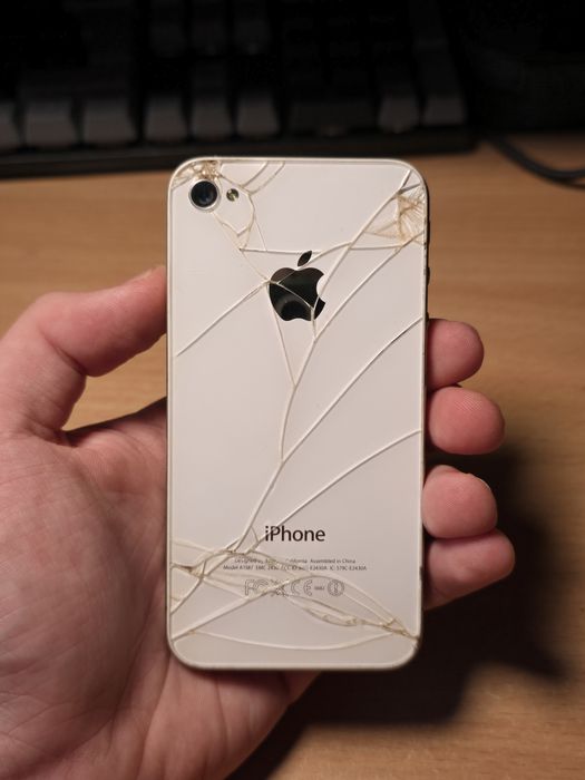 iPhone 4 8 gb терміново продаю