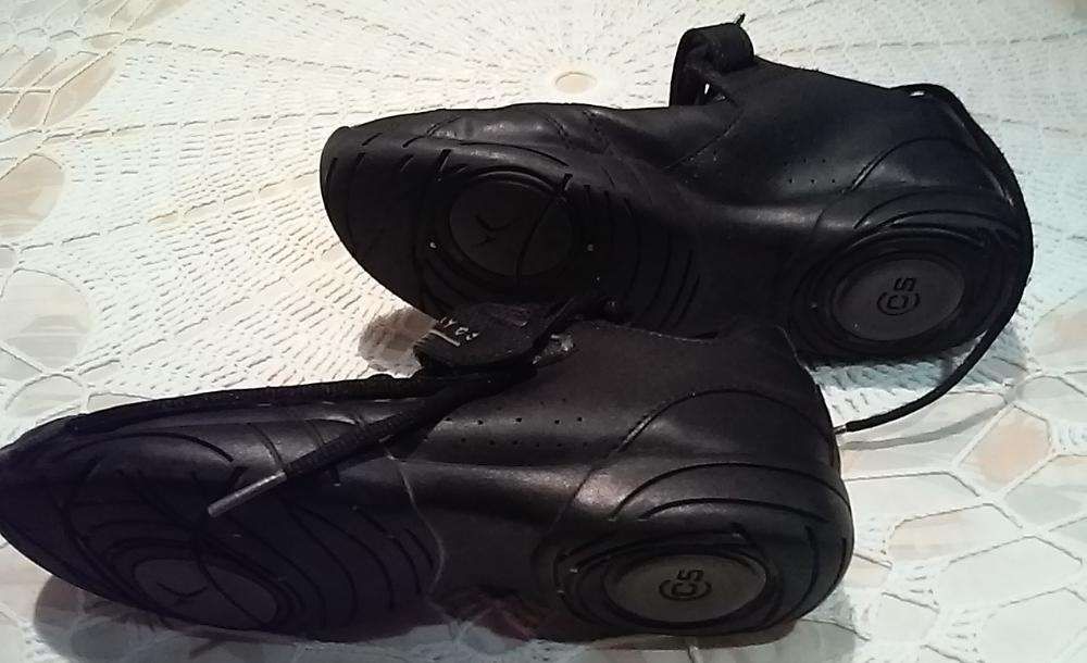 Ténis pretos Domyos 38 impecáveis. Atacadores e velcro. Promoção