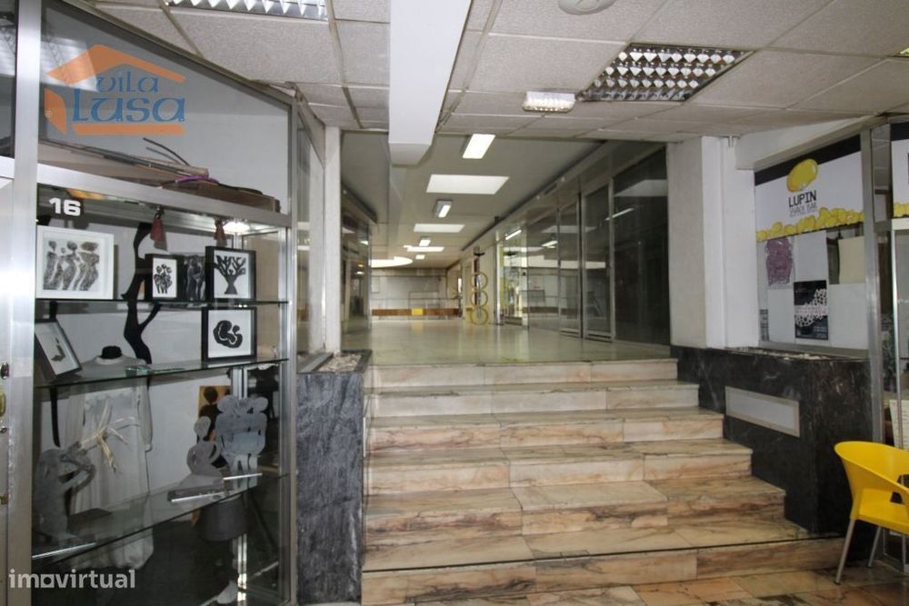 Excelente Oportunidade de Negócio! Loja à Venda no Centro Comercial...