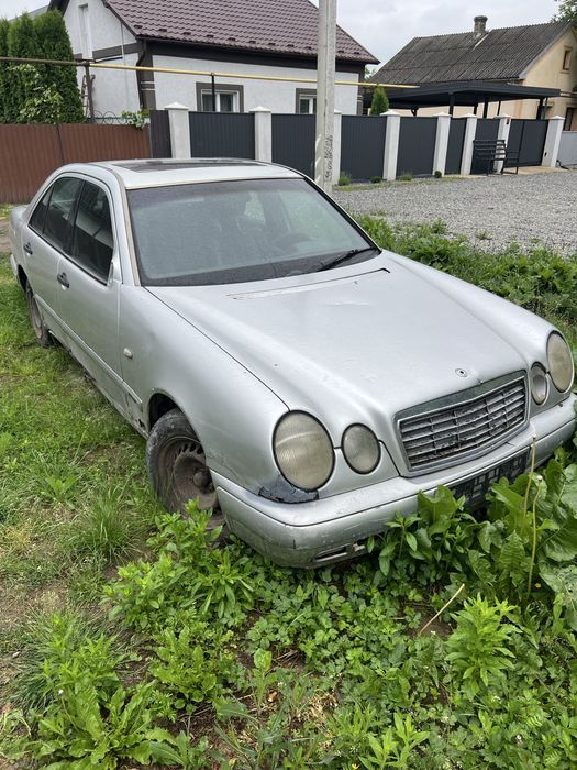 Mercedes-benz 210 2.2 850$