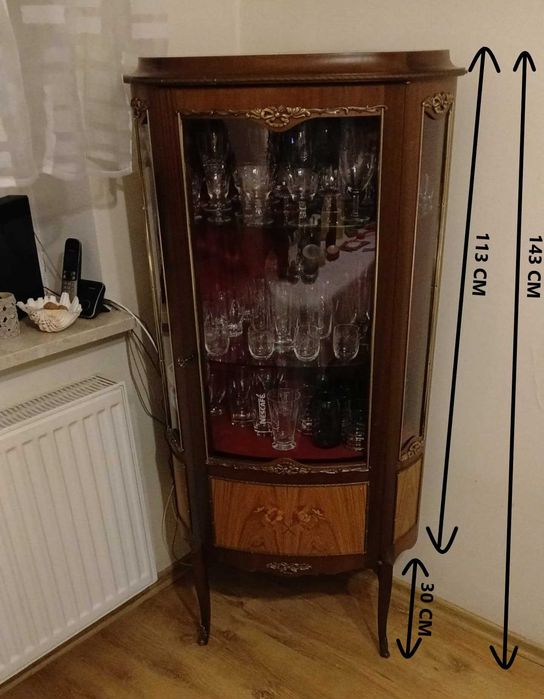 Witrynka Ludwikowska, Serwantka z intarsjami