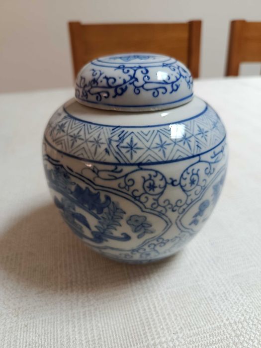 Pote Porcelana Chinesa Azul e Branca c/ Tampa
