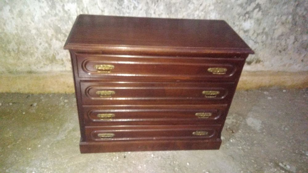 Quarto de solteiro em Mogno