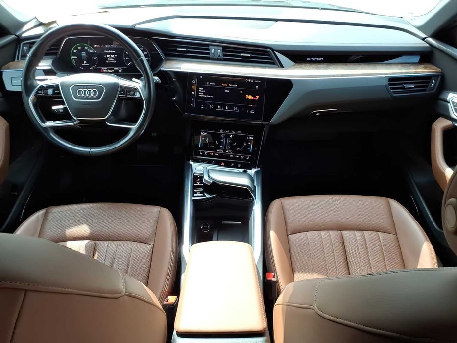 Audi e-tron      2019