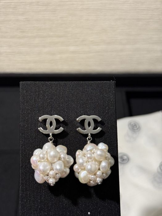 CHANEL® Luksusowe perły CC® kolczyki ekskluzywna biżuteria