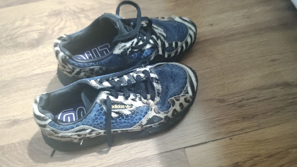 Sprzedam buty damskie adidasa rozmiar 36,5