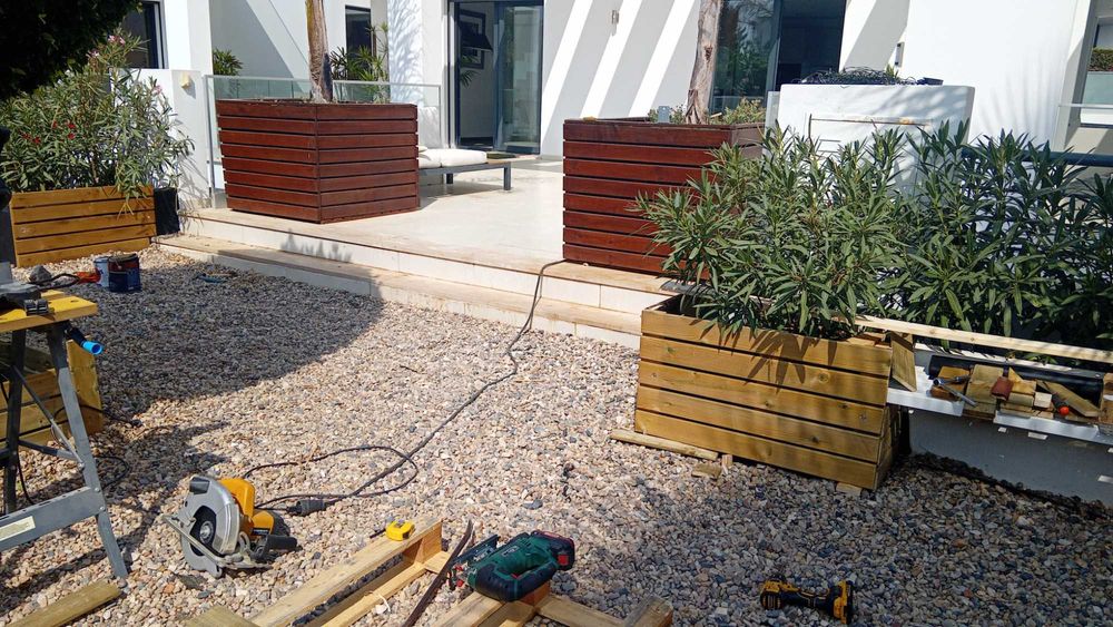 Big 1 Ton Vases-Boxes-Bespoke flower bed vases