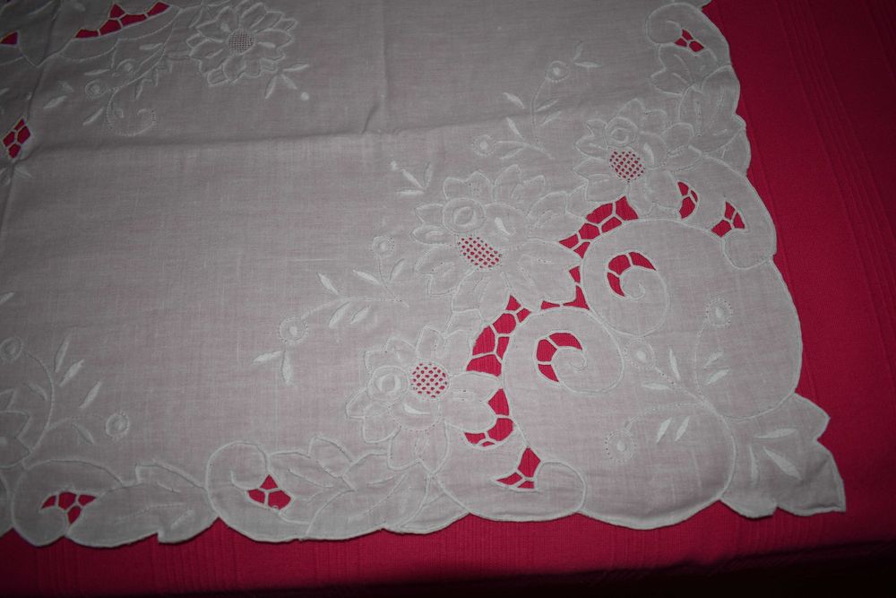 Toalha bordada [+/- 85 cm]