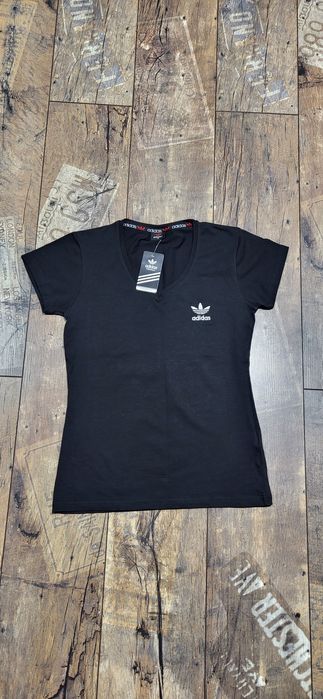 Czarna koszulka damska bluzka logo dekolt serek bawełna trzy pasy  S