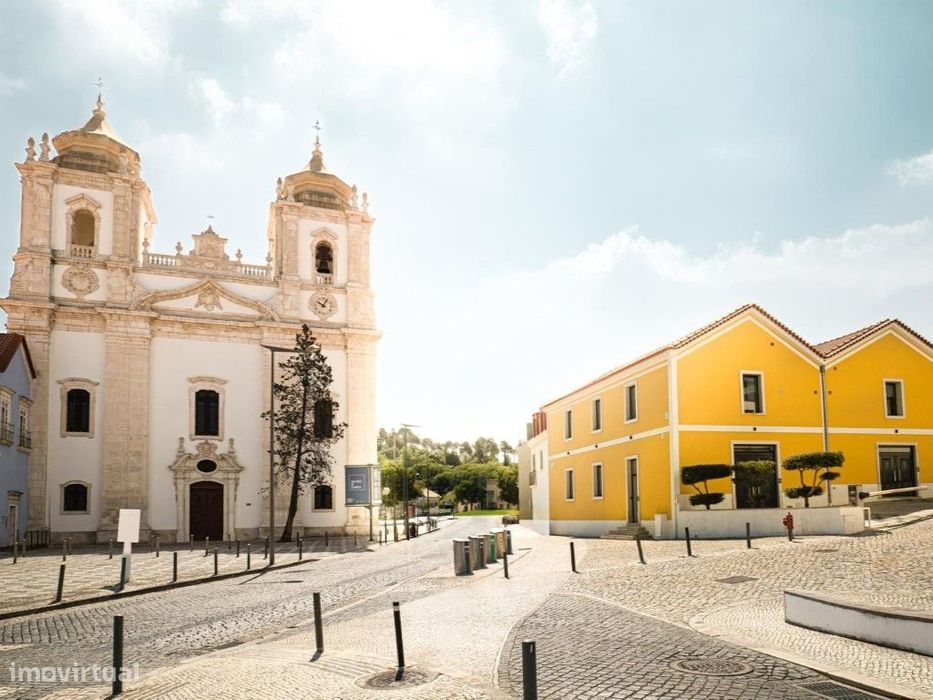 Edifício Hoteleiro Exclusivo à Venda no Centro Histórico de Leiria